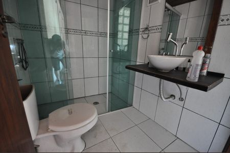 Casa para alugar com 600m², 4 quartos e 5 vagasBanheiro 