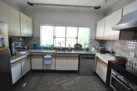 Casa para alugar com 600m², 4 quartos e 5 vagasCozinha