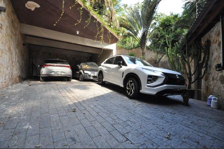 Casa para alugar com 600m², 4 quartos e 5 vagas Casa para alugar com 600m², 4 quartos e 5 vagasGaragem