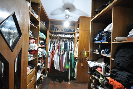 Casa para alugar com 600m², 4 quartos e 5 vagasCloset