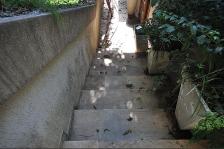 Casa para alugar com 600m², 4 quartos e 5 vagasEscada