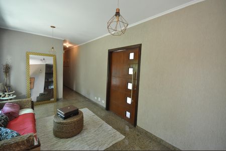 Casa para alugar com 600m², 4 quartos e 5 vagasEspaço Convivência