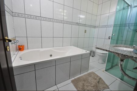 Casa para alugar com 600m², 4 quartos e 5 vagasBanheiro da Suíte 3