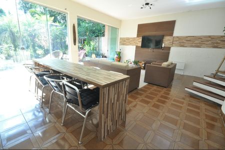 Casa para alugar com 600m², 4 quartos e 5 vagasSalão de festas