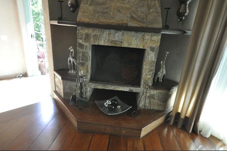 Casa para alugar com 600m², 4 quartos e 5 vagasLareira