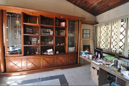 Casa para alugar com 600m², 4 quartos e 5 vagasEscritório