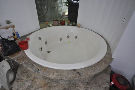 Casa para alugar com 600m², 4 quartos e 5 vagasBanheiro da Suíte Master