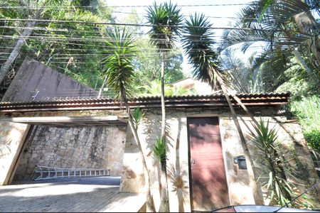 Casa para alugar com 600m², 4 quartos e 5 vagas Casa para alugar com 600m², 4 quartos e 5 vagasFachada