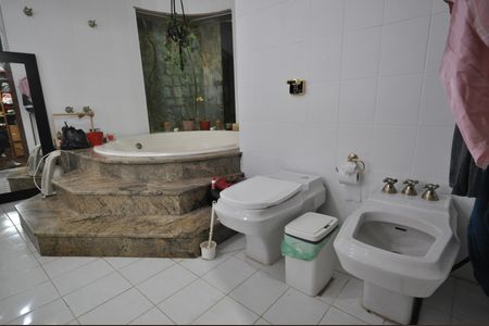 Casa para alugar com 600m², 4 quartos e 5 vagasBanheiro da Suíte Master