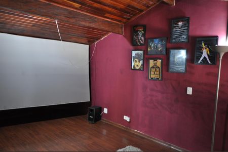 Casa para alugar com 600m², 4 quartos e 5 vagasCinema