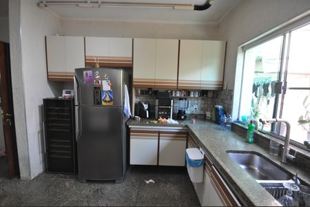 Casa para alugar com 600m², 4 quartos e 5 vagasCozinha