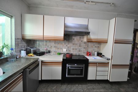 Casa para alugar com 600m², 4 quartos e 5 vagasCozinha