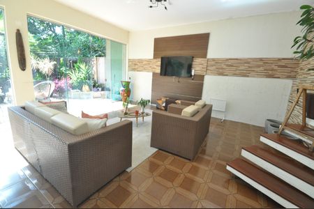 Casa para alugar com 600m², 4 quartos e 5 vagasSalão de festas