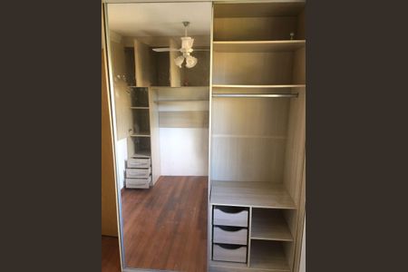 Quarto de apartamento para alugar com 2 quartos, 45m² em Jardim Isis, Cotia
