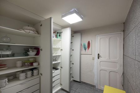 Casa à venda com 220m², 4 quartos e 6 vagasDispensa da Sala com Lareira