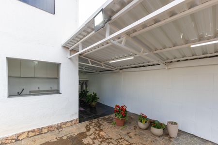 Casa à venda com 220m², 4 quartos e 6 vagasÁrea de Serviço