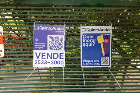 Casa à venda com 220m², 4 quartos e 6 vagasPlaca