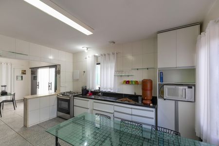Casa à venda com 220m², 4 quartos e 6 vagasCozinha