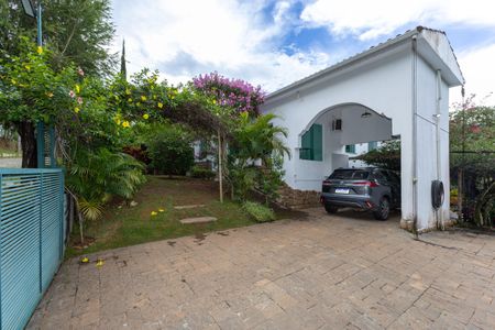 Casa à venda com 220m², 4 quartos e 6 vagasFachada