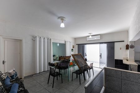 Casa à venda com 220m², 4 quartos e 6 vagasSala de Jantar