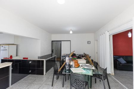 Casa à venda com 220m², 4 quartos e 6 vagasSala de Jantar