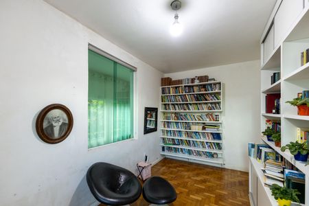 Casa à venda com 220m², 4 quartos e 6 vagasEscritório