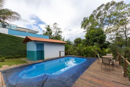Casa à venda com 220m², 4 quartos e 6 vagasPiscina