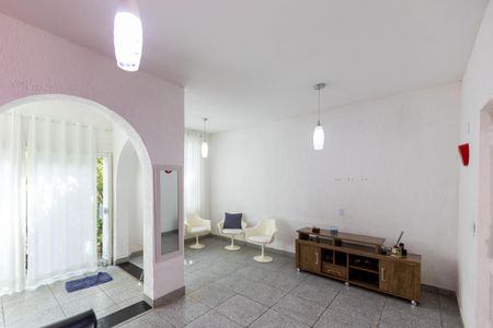 Casa à venda com 220m², 4 quartos e 6 vagasSala de TV