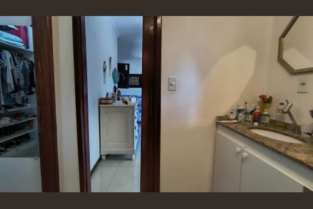 Casa de condomínio à venda com 168m², 3 quartos e 2 vagas Casa de condomínio à venda com 168m², 3 quartos e 2 vagasBanheiro da Suíte