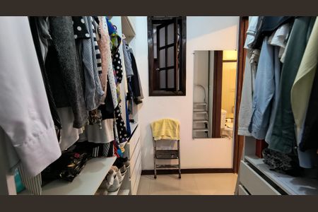 Casa de condomínio à venda com 168m², 3 quartos e 2 vagas Casa de condomínio à venda com 168m², 3 quartos e 2 vagasCloset da Suíte