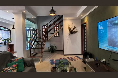 Casa de condomínio à venda com 168m², 3 quartos e 2 vagas Casa de condomínio à venda com 168m², 3 quartos e 2 vagasSala
