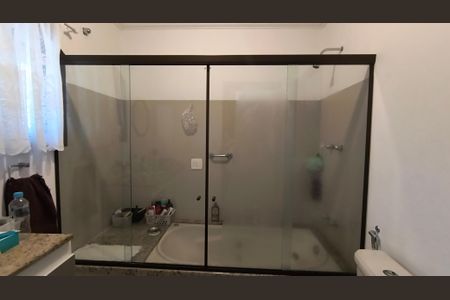 Casa de condomínio à venda com 168m², 3 quartos e 2 vagas Casa de condomínio à venda com 168m², 3 quartos e 2 vagasBanheiro da Suíte