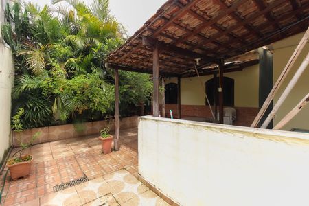 Casa para alugar com 180m², 6 quartos e 3 vagas Casa para alugar com 180m², 6 quartos e 3 vagasQuintal - Churrasqueira