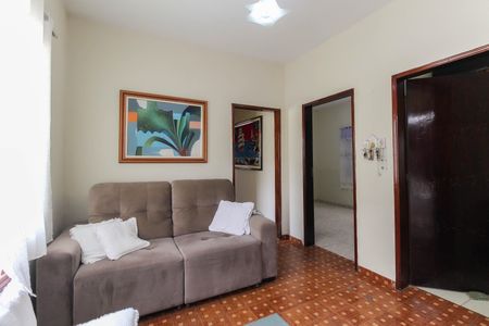 Casa para alugar com 180m², 6 quartos e 3 vagas Casa para alugar com 180m², 6 quartos e 3 vagasSala Casa 1