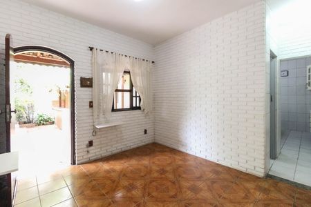 Casa para alugar com 180m², 6 quartos e 3 vagas Casa para alugar com 180m², 6 quartos e 3 vagasSala Casa 2