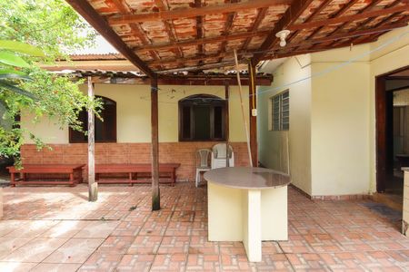 Casa para alugar com 180m², 6 quartos e 3 vagas Casa para alugar com 180m², 6 quartos e 3 vagasQuintal - Churrasqueira