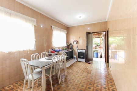 Casa para alugar com 180m², 6 quartos e 3 vagas Casa para alugar com 180m², 6 quartos e 3 vagasCozinha Casa 1