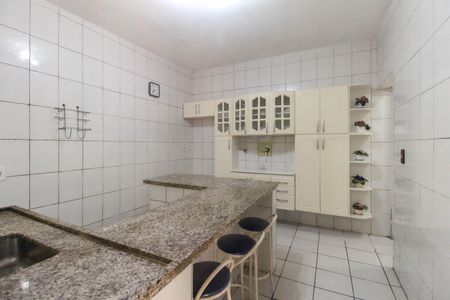 Casa para alugar com 180m², 6 quartos e 3 vagas Casa para alugar com 180m², 6 quartos e 3 vagasCozinha Casa 2