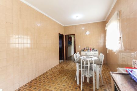 Casa para alugar com 180m², 6 quartos e 3 vagas Casa para alugar com 180m², 6 quartos e 3 vagasCozinha Casa 1