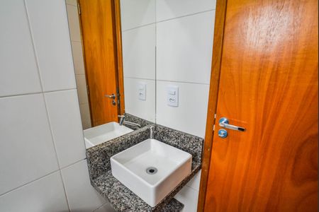 Banheiro de kitnet/studio para alugar com 1 quarto, 17m² em Vila Sao Pedro, Santo André