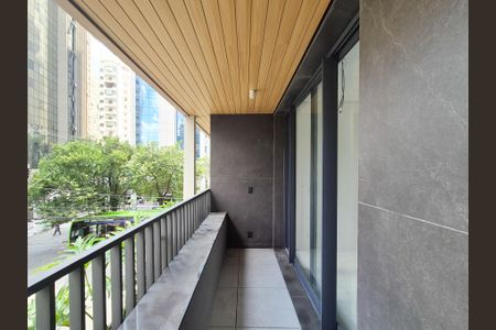 Varanda de kitnet/studio à venda com 1 quarto, 32m² em Itaim Bibi, São Paulo