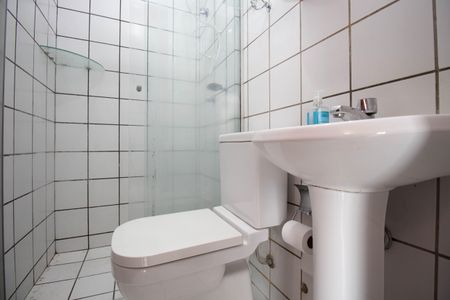 Banheiro da Suíte de kitnet/studio para alugar com 1 quarto, 30m² em Asa Norte, Brasília