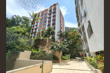 Apartamento para alugar com 80m², 2 quartos e 1 vagaFachada e portaria