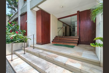 Apartamento para alugar com 80m², 2 quartos e 1 vagaFachada e portaria