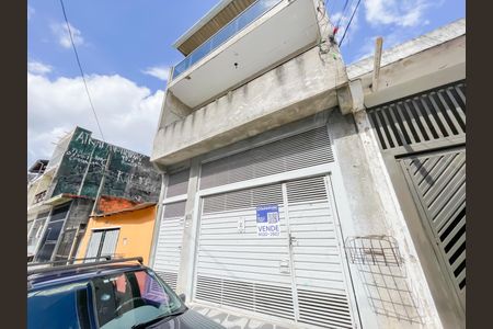 Casa à venda com 96m², 8 quartos e 2 vagas Casa à venda com 96m², 8 quartos e 2 vagasFachada