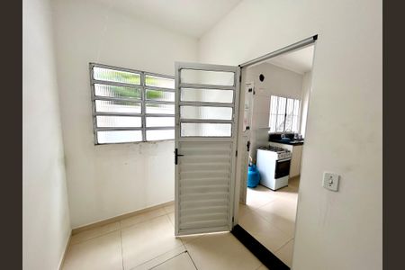 Casa para alugar com 60m², 2 quartos e 1 vagaÁrea de Serviço