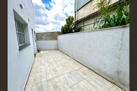 Casa para alugar com 60m², 2 quartos e 1 vagaQuintal 