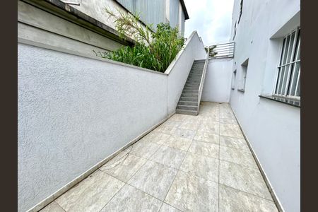 Casa para alugar com 60m², 2 quartos e 1 vagaQuintal