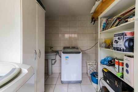 Casa à venda com 140m², 3 quartos e 2 vagas Casa à venda com 140m², 3 quartos e 2 vagasLavanderia