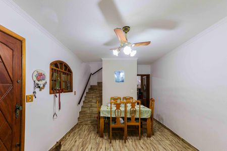 Casa à venda com 140m², 3 quartos e 2 vagas Casa à venda com 140m², 3 quartos e 2 vagasSala